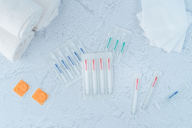 白背景の鍼セット