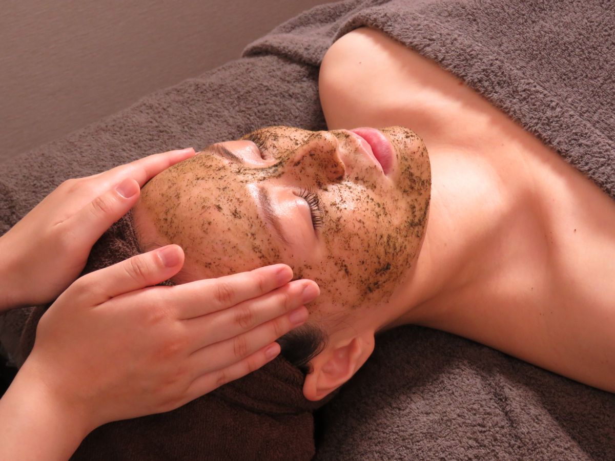 ハーブピーリングの施術写真